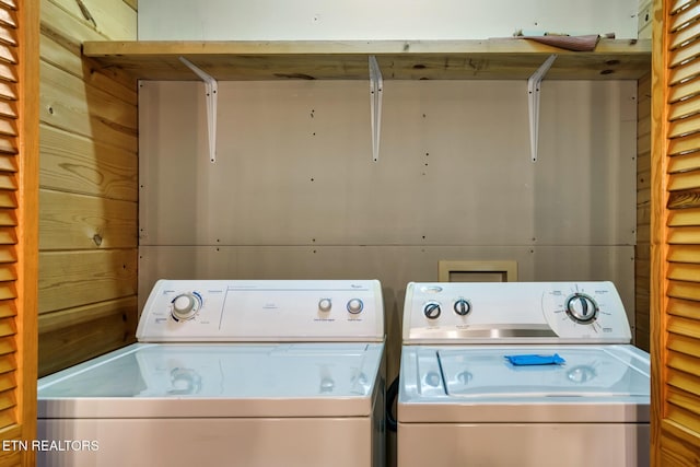 3330 Robeson Rd, Sevierville, TN 37862 - laundry room featuring washer and clothes dryer
