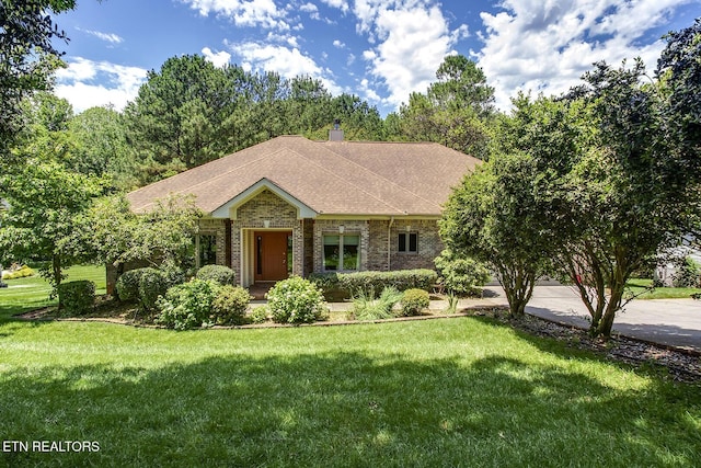 307 Okmulgee Cir, Loudon, TN 37774 - single story home featuring a front lawn, brick siding, a shingled roof, and a chimney