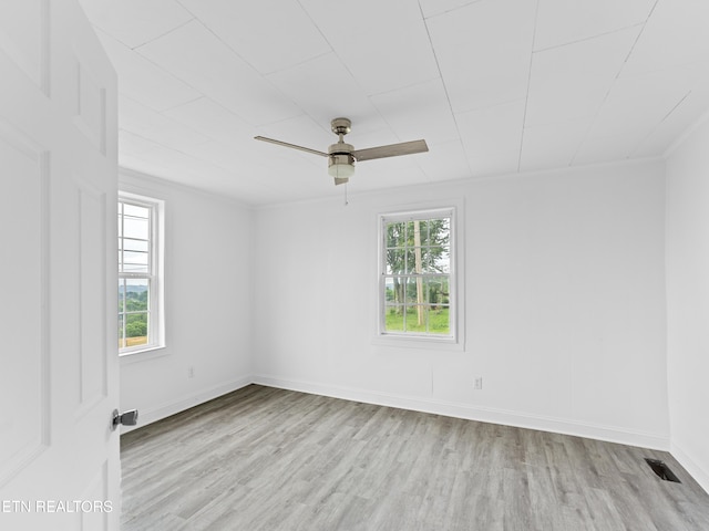 1245 Virginia Ave, Knoxville, TN 37921 - unfurnished room featuring wood finished floors, a ceiling fan, and baseboards
