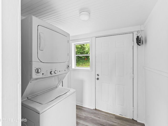 1245 Virginia Ave, Knoxville, TN 37921 - laundry room featuring stacked washer / drying machine and light wood-style floors