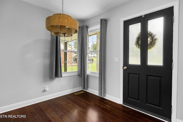 409 Melrose St, Maryville, TN 37803 - foyer entrance with baseboards and dark wood-style floors