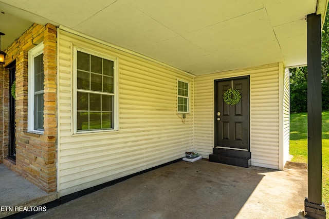 409 Melrose St, Maryville, TN 37803 - property entrance with a patio area