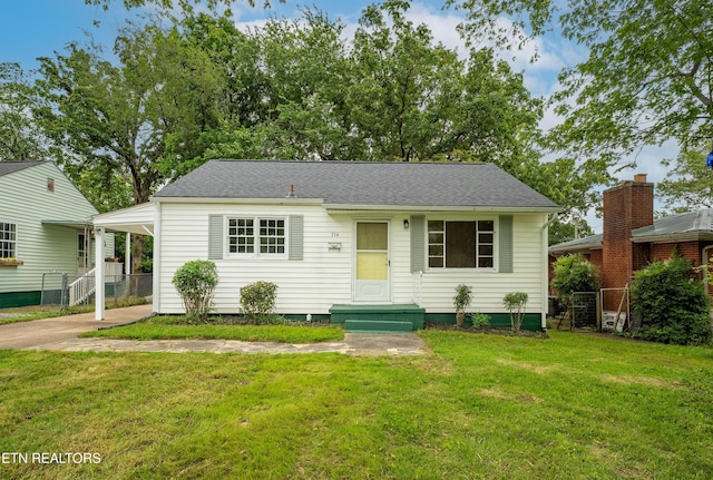 714 E Emerald Ave, Knoxville, TN 37917 - view of front facade featuring a shingled roof and driveway