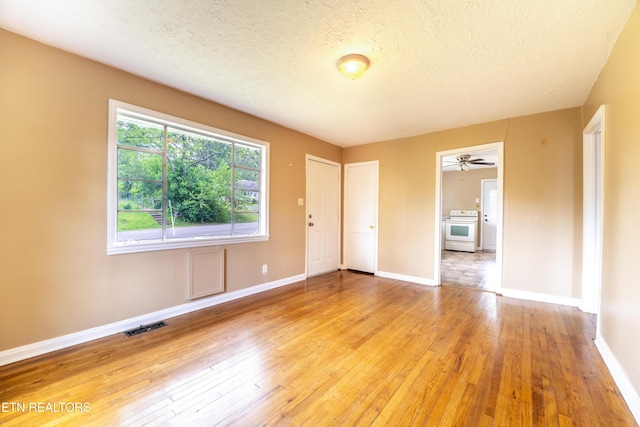 714 E Emerald Ave, Knoxville, TN 37917 - empty room with light wood-type flooring, baseboards, a textured ceiling, and ceiling fan