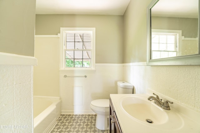 714 E Emerald Ave, Knoxville, TN 37917 - bathroom with toilet, vanity, and a tub