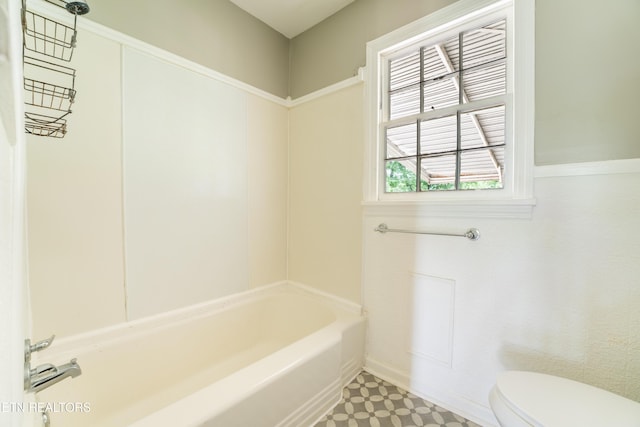 714 E Emerald Ave, Knoxville, TN 37917 - full bath with toilet and baseboards