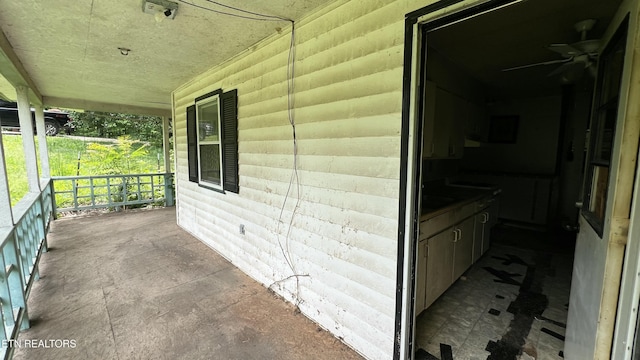 647 S Sudenny Ln, Lafollette, TN 37766 - view of patio with covered porch