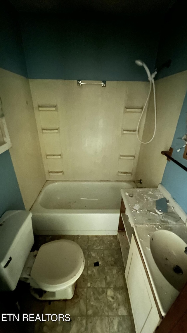 647 S Sudenny Ln, Lafollette, TN 37766 - bathroom with toilet