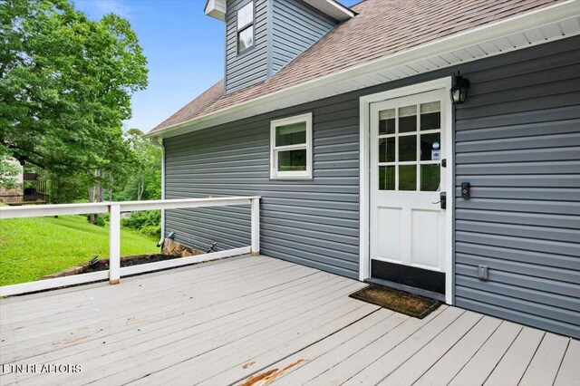 148 Mariner Point Rd, Lafollette, TN 37766 - wooden deck with a yard