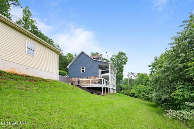 148 Mariner Point Rd, Lafollette, TN 37766 - rear view of house with a yard