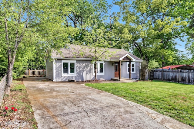 722 Southern Pkwy, Athens, TN 37303 - view of front of house with driveway and a shingled roof