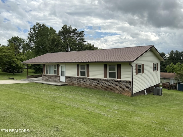 166 Stratford Rd, Harrogate, TN 37752 - view of front facade with brick siding, a front yard, metal roof, central AC, and driveway