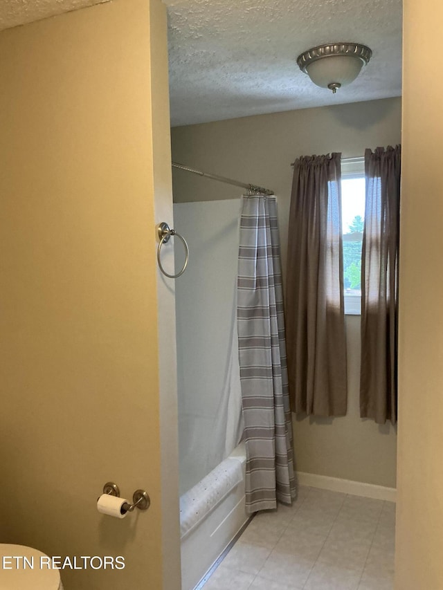 166 Stratford Rd, Harrogate, TN 37752 - bathroom with a textured ceiling, baseboards, shower / bathtub combination with curtain, and toilet