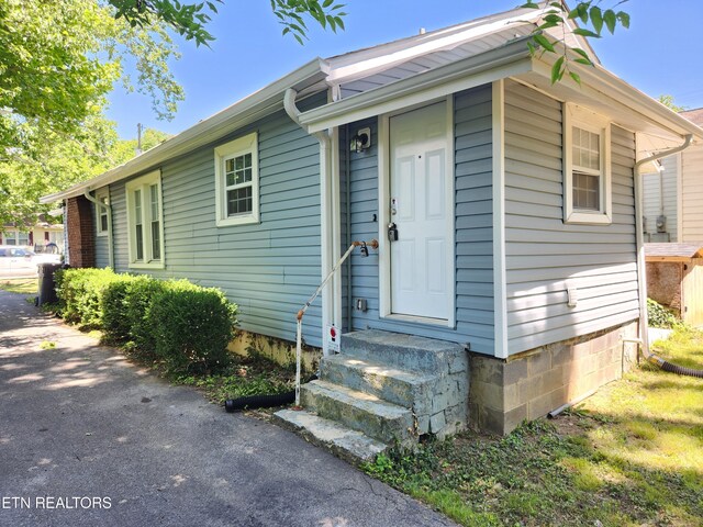 129 S Elmwood St, Knoxville, TN 37914 - view of front of house featuring entry steps