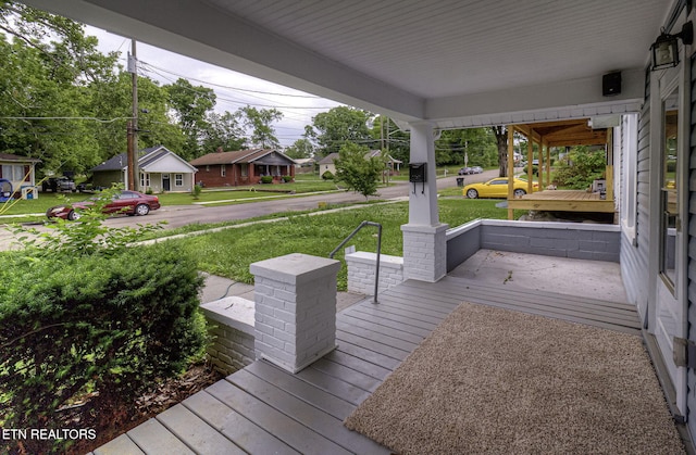 129 S Elmwood St, Knoxville, TN 37914 - porch with a yard