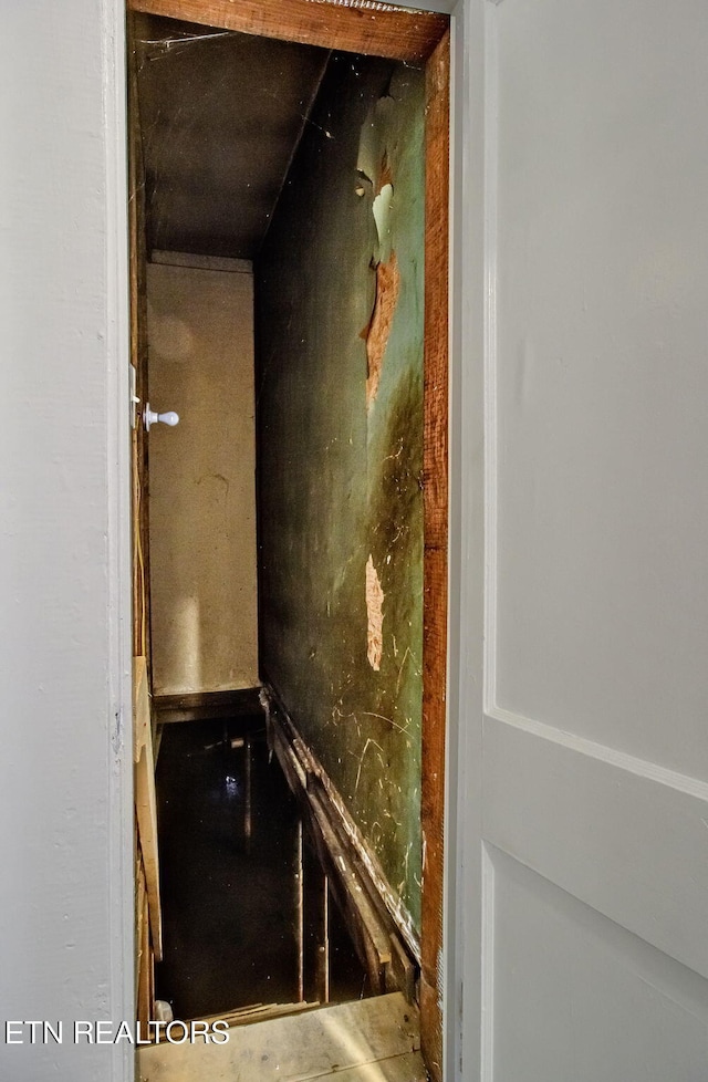 129 S Elmwood St, Knoxville, TN 37914 - view of stairs