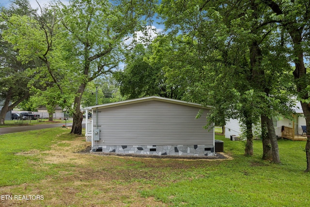 4001 Lilac Ave, Knoxville, TN 37914 - view of side of property with crawl space, a lawn, and central AC