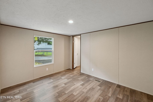 4001 Lilac Ave, Knoxville, TN 37914 - empty room with wood finished floors, a textured ceiling, and recessed lighting