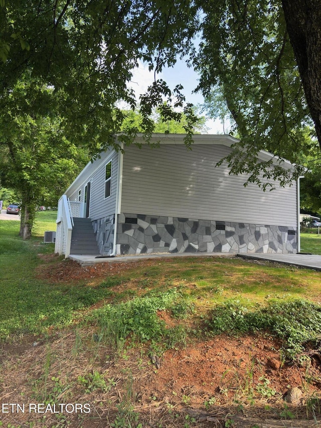 4001 Lilac Ave, Knoxville, TN 37914 - view of side of home with a lawn