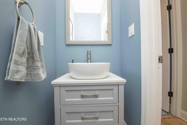 160 Brentwood Pl, Lenoir City, TN 37772 - bathroom featuring vanity and wood finished floors