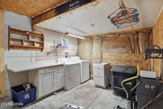 180 Stevenson Branch Rd, Middlesboro, KY 40965 - laundry room featuring cabinet space and washing machine and dryer
