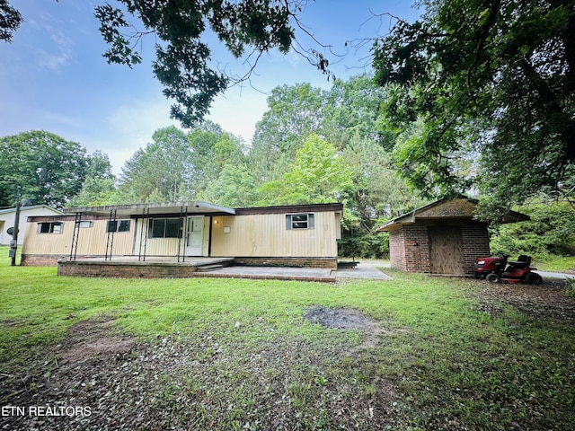 1238 Double S Rd, Dayton, TN 37321 - back of house featuring a yard