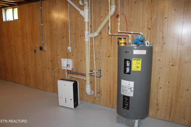 515 Silver Lake Dr, Jamestown, TN 38556 - utilities featuring electric water heater