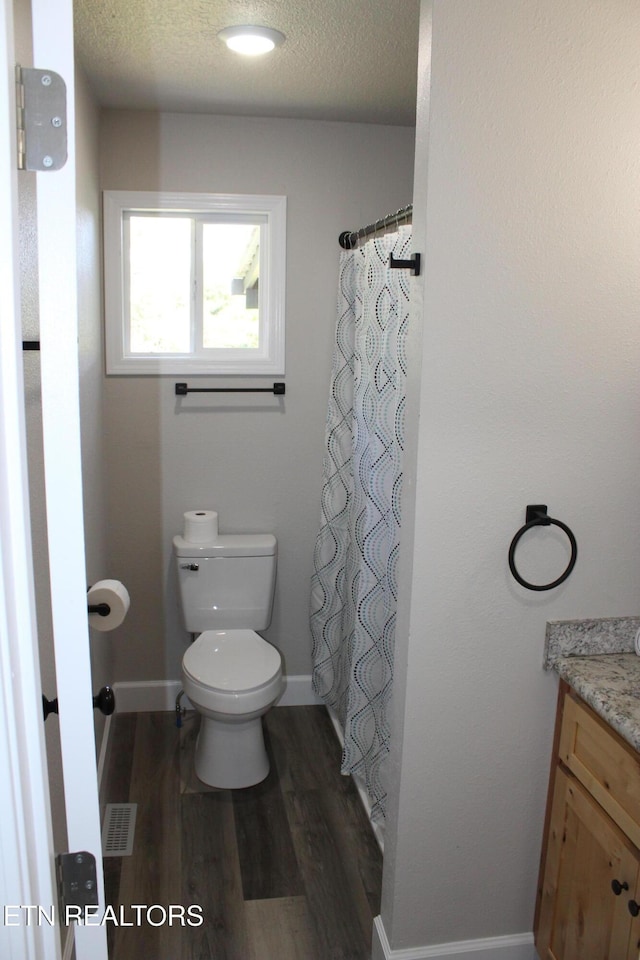 515 Silver Lake Dr, Jamestown, TN 38556 - full bath featuring wood finished floors, vanity, a textured ceiling, toilet, and baseboards