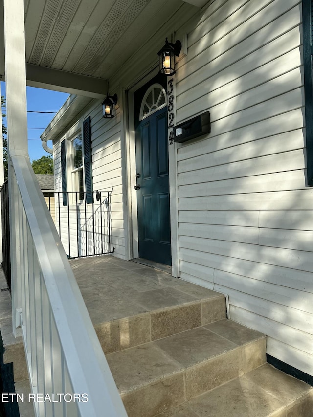 3824 Catalpa Ave, Knoxville, TN 37914 - view of exterior entry with a porch