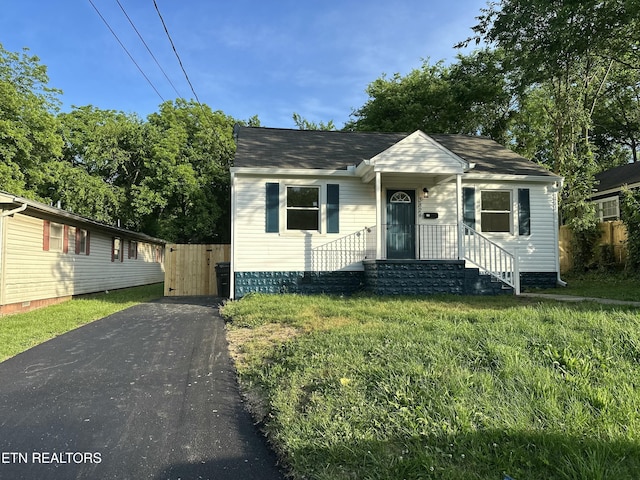 3824 Catalpa Ave, Knoxville, TN 37914 - bungalow featuring driveway and a shingled roof