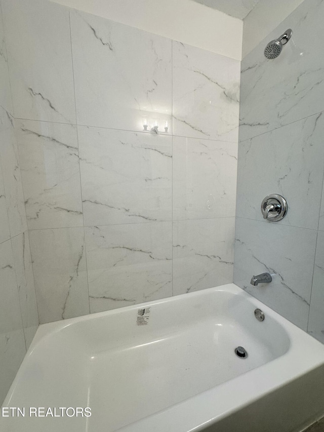 3824 Catalpa Ave, Knoxville, TN 37914 - full bath with  shower combination