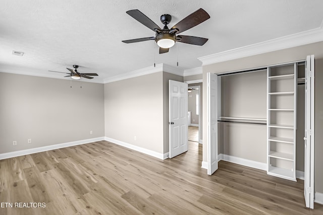 117 Mayview Dr, Powell, TN 37849 - unfurnished bedroom featuring light wood-style floors, baseboards, crown molding, a ceiling fan, and a textured ceiling