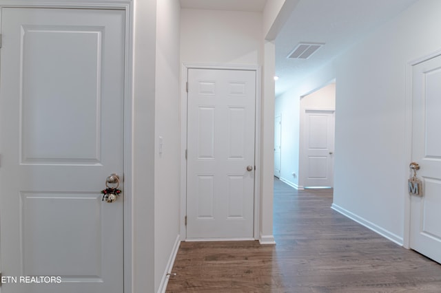 548 Cliff St, Morristown, TN 37814 - hall featuring wood finished floors and baseboards