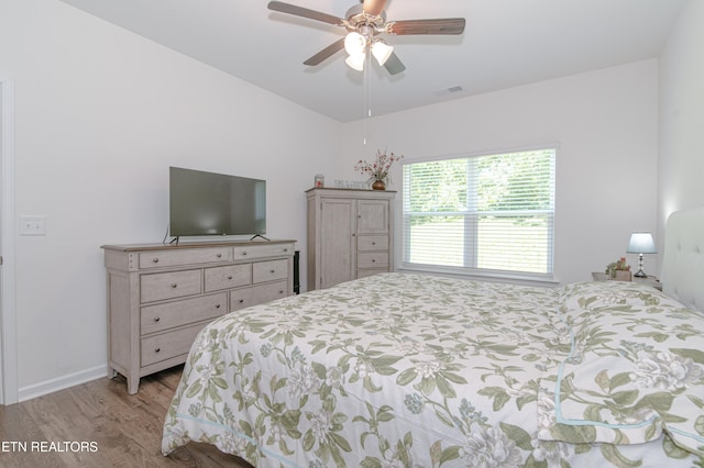 548 Cliff St, Morristown, TN 37814 - bedroom featuring wood finished floors, baseboards, ceiling fan, and vaulted ceiling