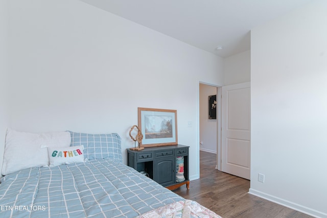 548 Cliff St, Morristown, TN 37814 - bedroom with wood finished floors and baseboards