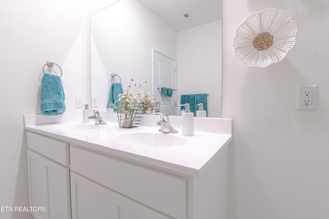 548 Cliff St, Morristown, TN 37814 - bathroom featuring double vanity