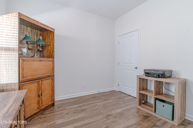 548 Cliff St, Morristown, TN 37814 - office space featuring light wood-type flooring and baseboards