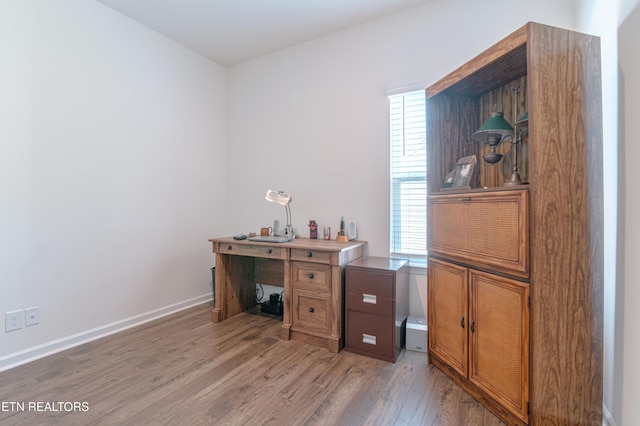 548 Cliff St, Morristown, TN 37814 - office area with light wood-style floors and baseboards