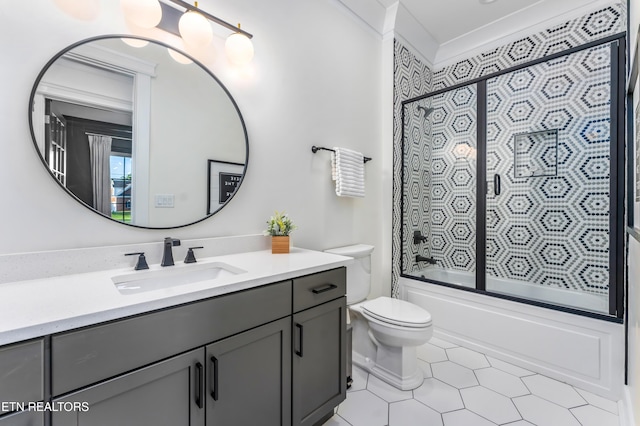 8539 N Ruggles Ferry Pike, Strawberry Plains, TN 37871 - full bath featuring tile patterned flooring, toilet, vanity, and enclosed tub / shower combo