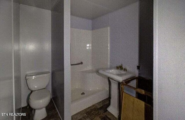 12863 Summer City Rd, Spring City, TN 37381 - bathroom with toilet and walk in shower