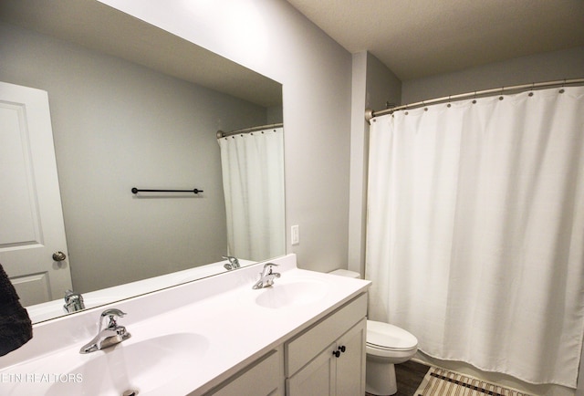 full bath with toilet, double vanity, and curtained shower