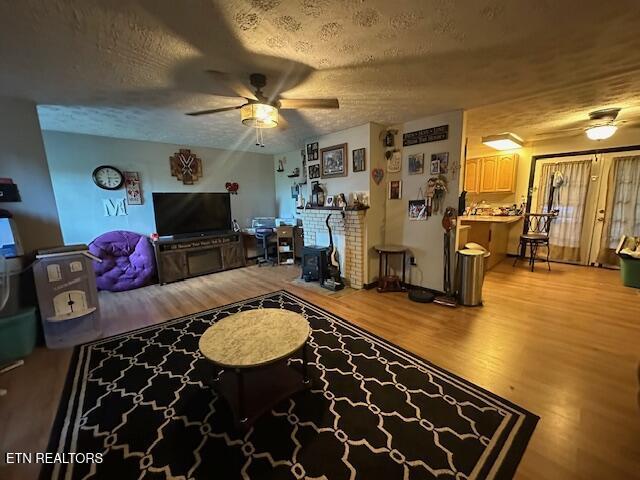 179 Granby Ln, Harrogate, TN 37752 - living area featuring wood finished floors, a ceiling fan, and a textured ceiling