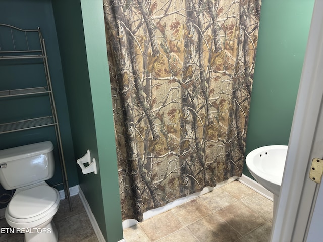 211 Jamie St, Maynardville, TN 37807 - full bath featuring toilet, a shower with curtain, and baseboards