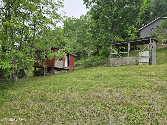 291 Tall Oaks Dr, Pennington Gap, VA 24277 - view of grassy yard with an outbuilding