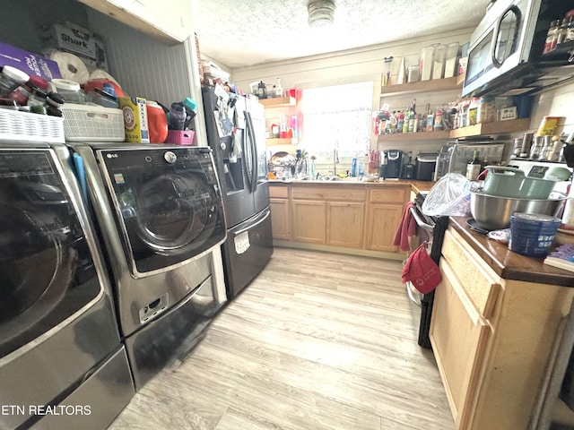 108 E Hunter Cir, Oak Ridge, TN 37830 - washroom with washing machine and dryer, a textured ceiling, and light wood-style floors