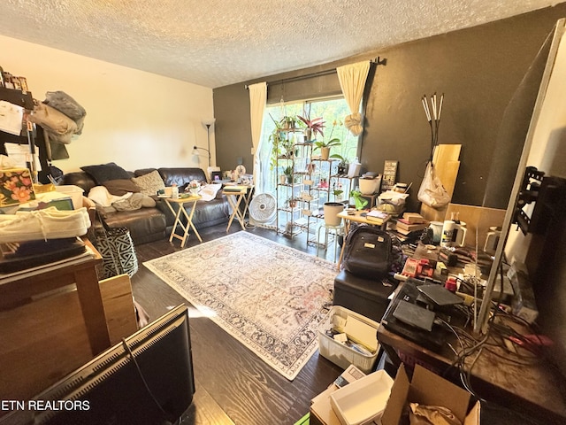 108 E Hunter Cir, Oak Ridge, TN 37830 - living area featuring wood finished floors and a textured ceiling