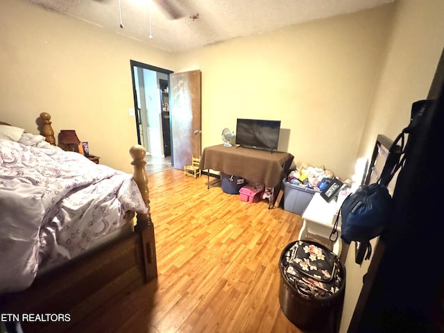 108 E Hunter Cir, Oak Ridge, TN 37830 - bedroom with wood finished floors and ceiling fan