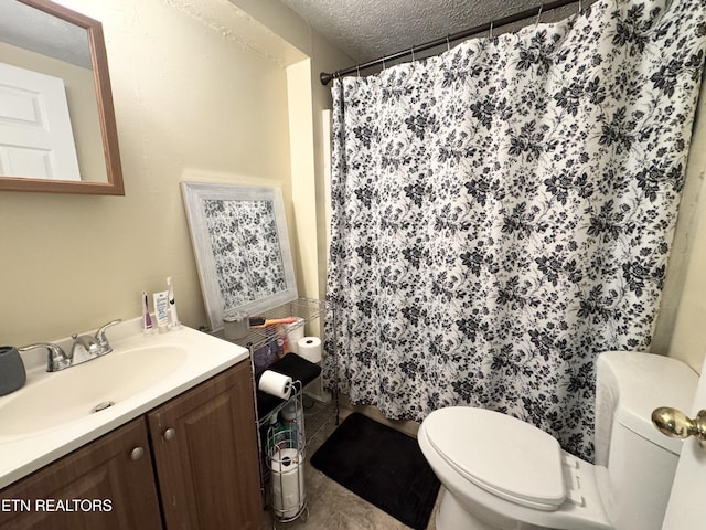 108 E Hunter Cir, Oak Ridge, TN 37830 - full bath with toilet, a textured ceiling, vanity, and a shower with curtain