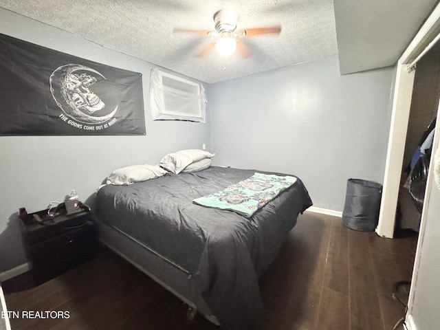108 E Hunter Cir, Oak Ridge, TN 37830 - bedroom featuring a textured ceiling, wood finished floors, baseboards, and ceiling fan