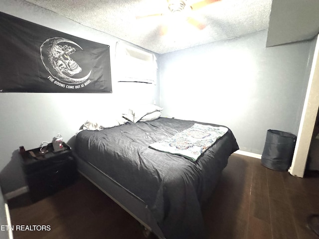 108 E Hunter Cir, Oak Ridge, TN 37830 - bedroom featuring a textured ceiling, ceiling fan, and wood finished floors